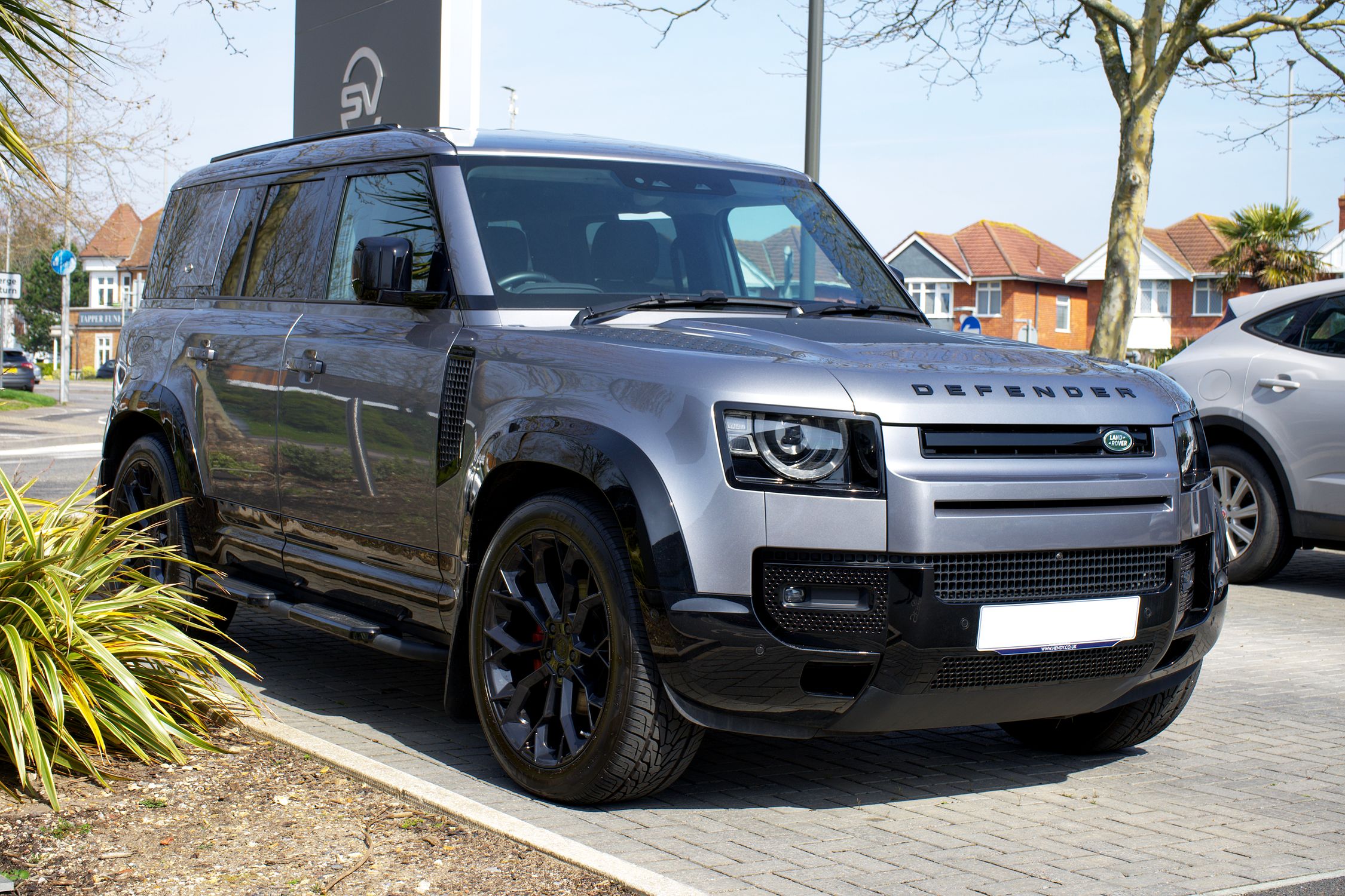 Range Rover Defender Gray Gray Land Rover Defender · Free Stock Photo