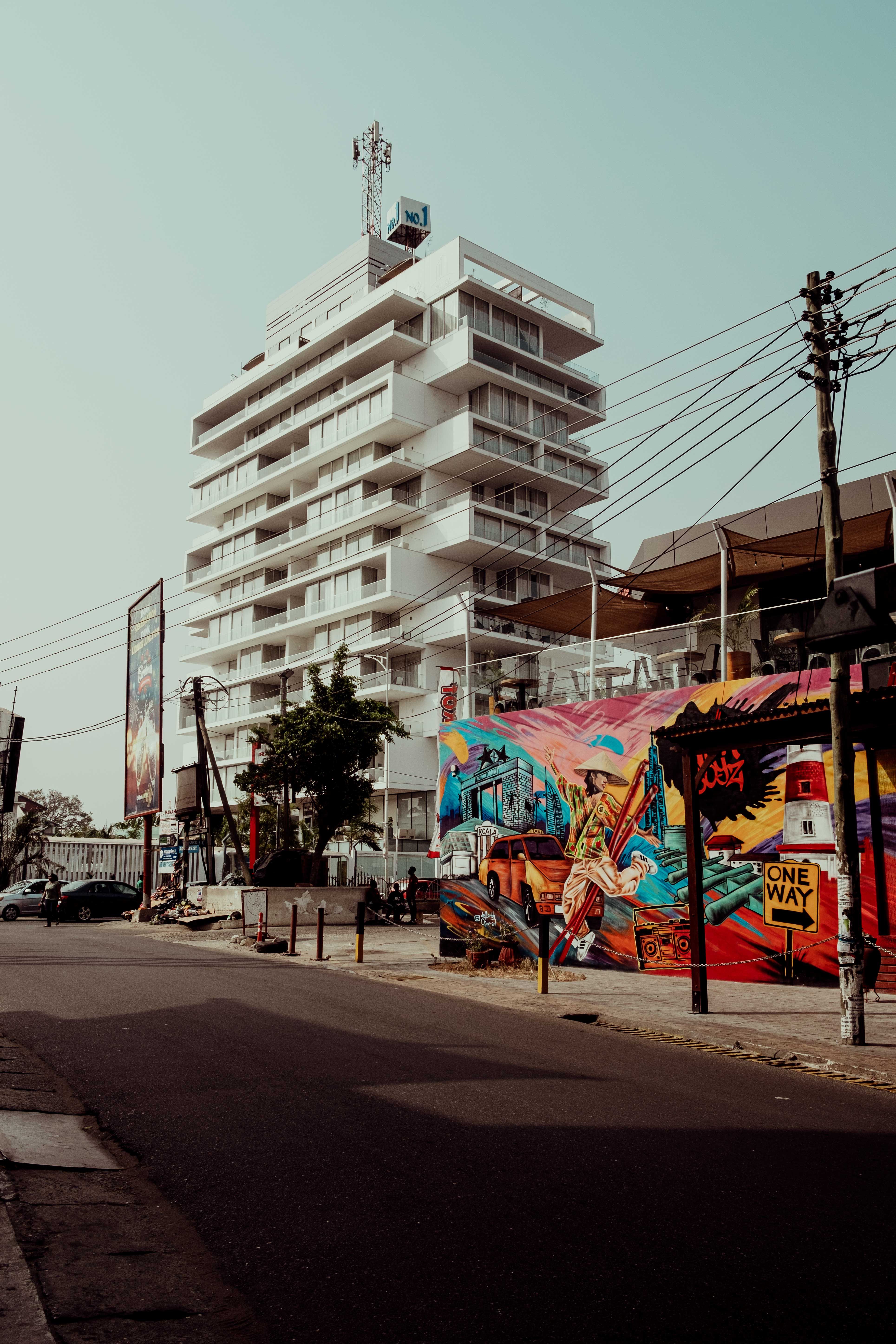 Putting a façade cleaning cycle into a maintenance budget