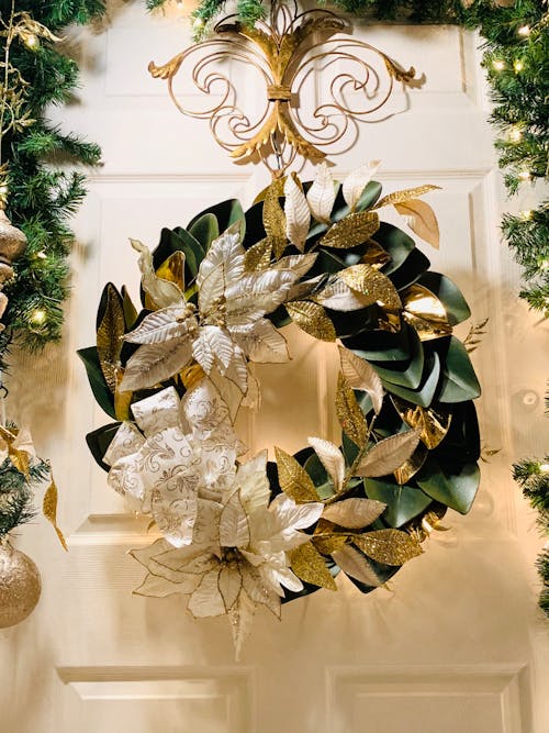 Free White and Green Leave Wreath Stock Photo
