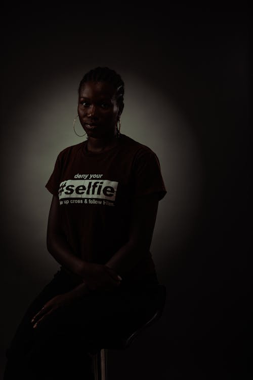 Gratis stockfoto met Afro-Amerikaanse vrouw, donker, fel