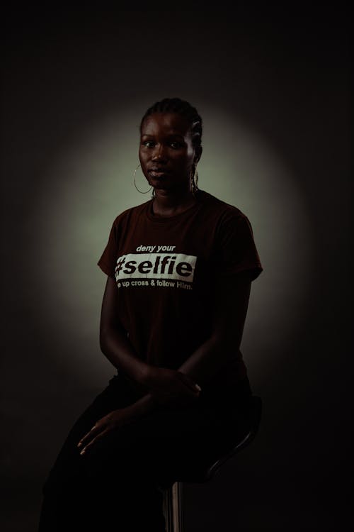 açık, afrikalı-amerikalı kadın, dikey atış içeren Ücretsiz stok fotoğraf