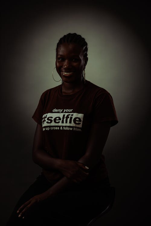 açık, afrikalı-amerikalı kadın, dikey atış içeren Ücretsiz stok fotoğraf