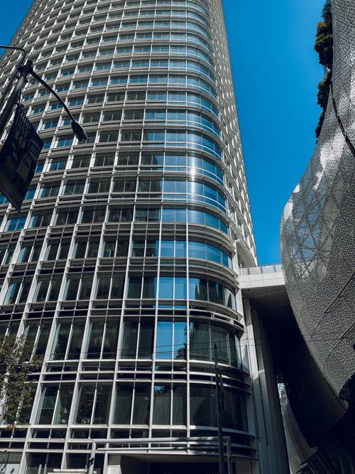 Free A striking view of a modern skyscraper in San Francisco with blue sky. Stock Photo