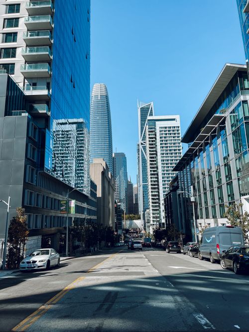 Free Explore the bustling cityscape of San Francisco featuring modern skyscrapers and vibrant downtown streets. Stock Photo