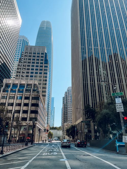 Free View of modern skyscrapers in downtown San Francisco with clear blue sky. Stock Photo