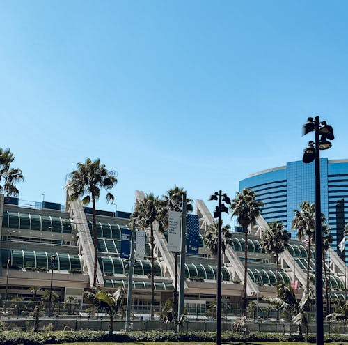 Foto d'estoc gratuïta de arquitectura moderna, Califòrnia, cel blau
