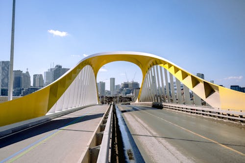 Free Clear Sky over Bridge in Toronto Stock Photo
