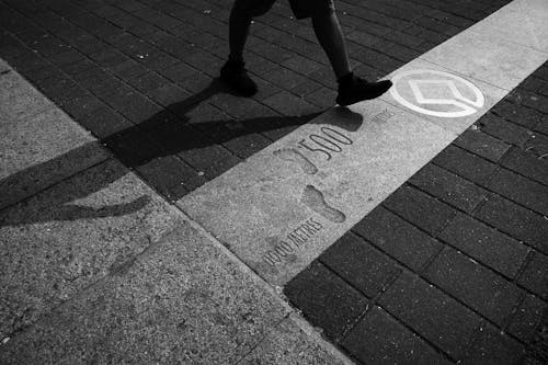 Ilmainen kuvapankkikuva tunnisteilla jalanjäljet, jalankulkija, jalkakäytävä