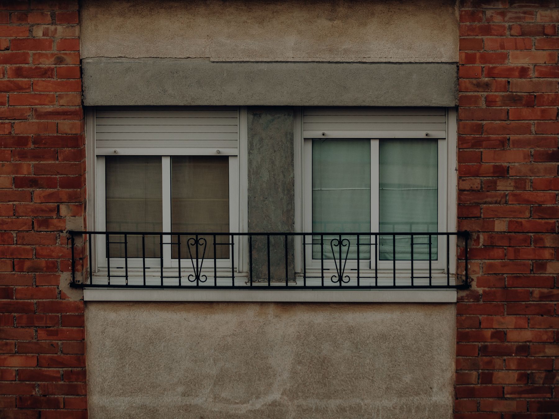 Exterior Painting in Selsdon — clean edges cut in around trim and sockets