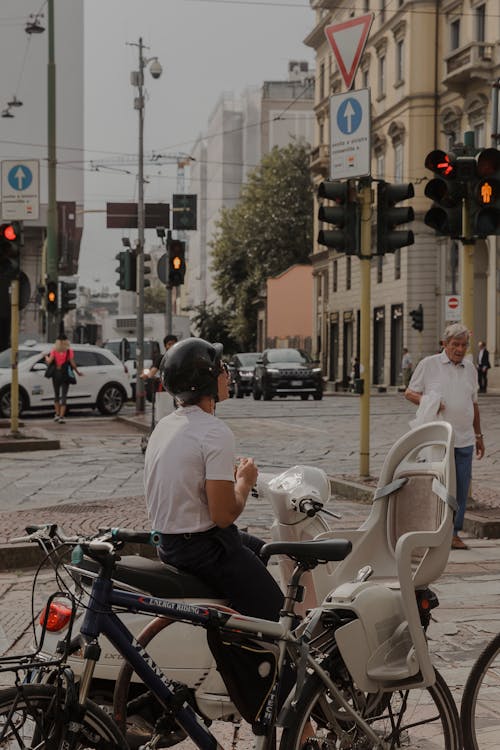 Fotos de stock gratuitas de bicicleta, casco, ciudad