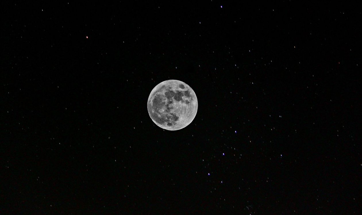 Full Moon on Night Sky · Free Stock Photo
