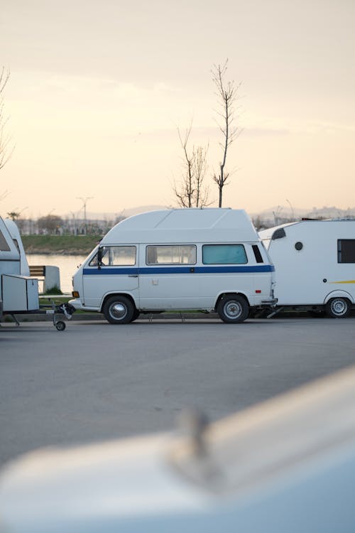 Kostenloses Stock Foto zu asphalt, camper, fahrzeuge