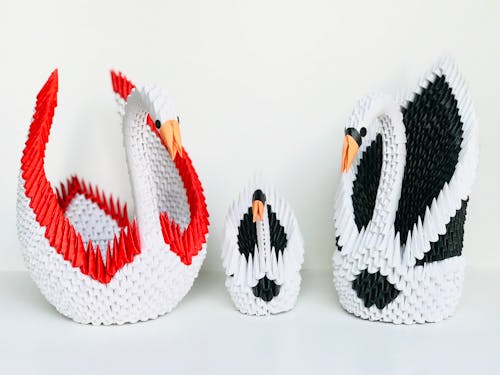 Paper Swan Photos, Download The BEST Free Paper Swan Stock Photos & HD ...