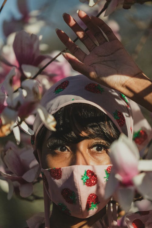 Základová fotografie zdarma na téma brunetka, jaro, květy