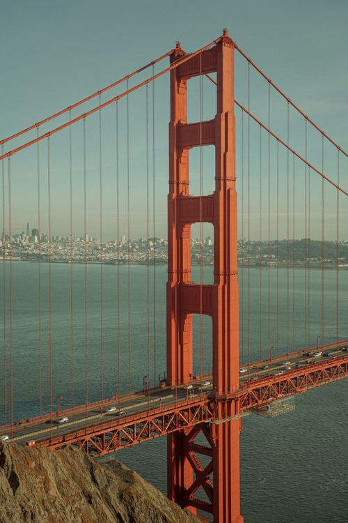 Free Captivating view of Golden Gate Bridge with San Francisco skyline in the background. Stock Photo