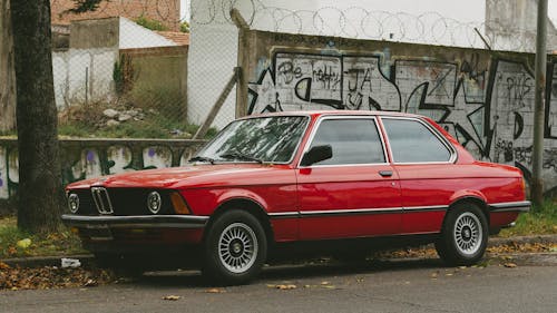 Foto profissional grátis de automóvel, bmw 316, libré vermelha