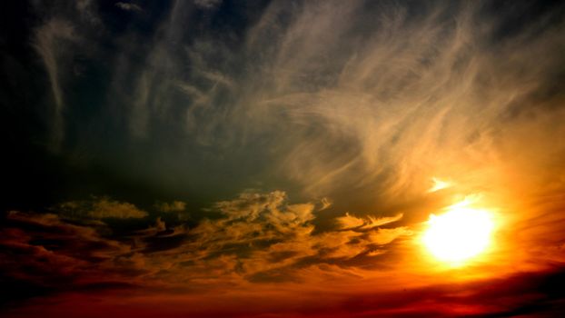 Captivating sunset sky with vibrant colors and dramatic cloud formations.