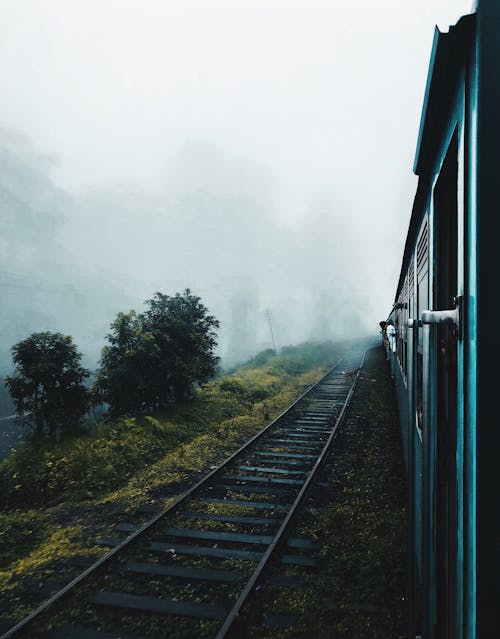 무료 레일에 기차 사진 스톡 사진