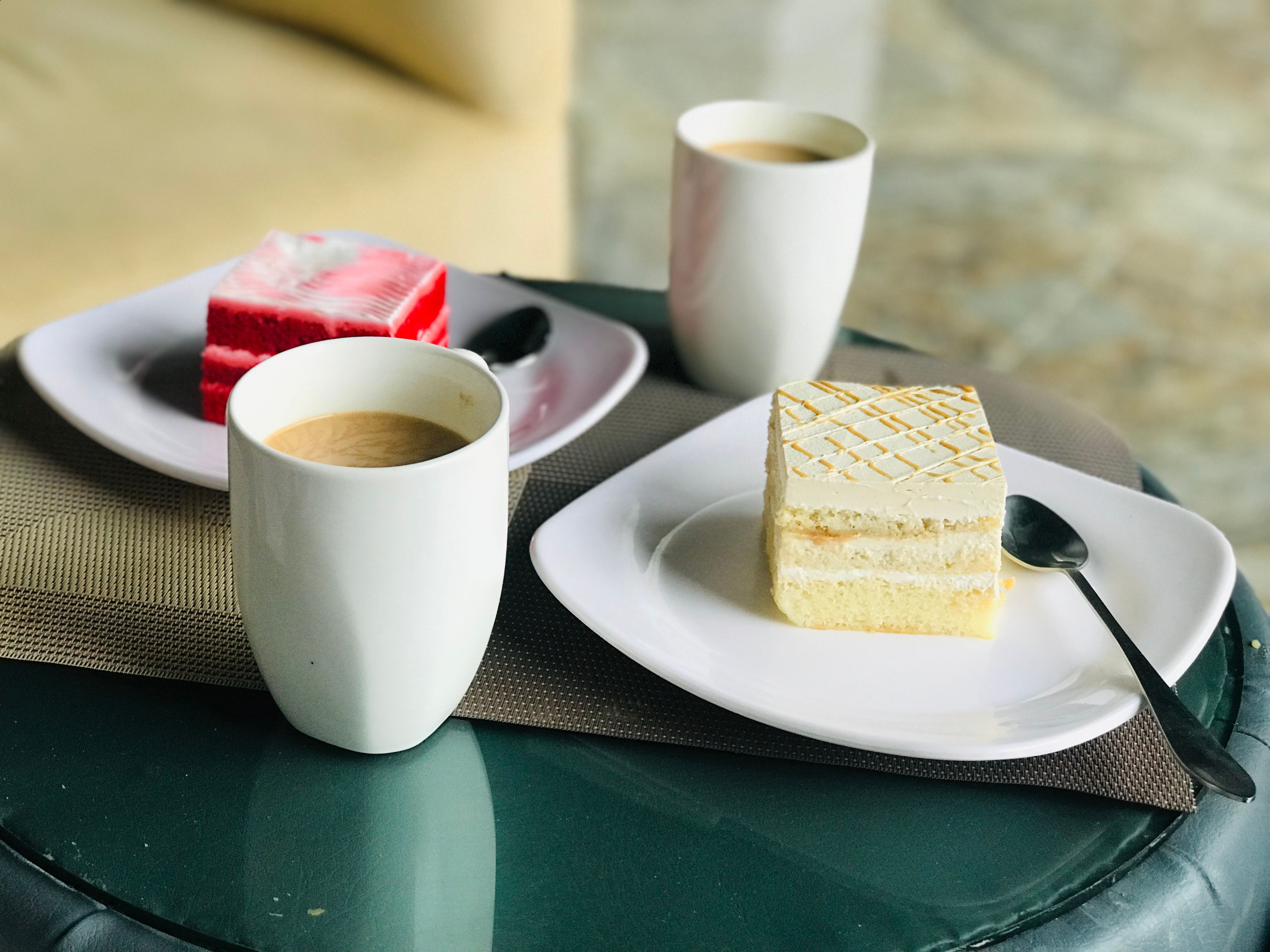 Coffee and cake at a Kwartelstraat corner