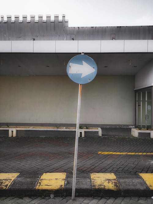 Fotos de stock gratuitas de advertencia, al aire libre, aparcamiento