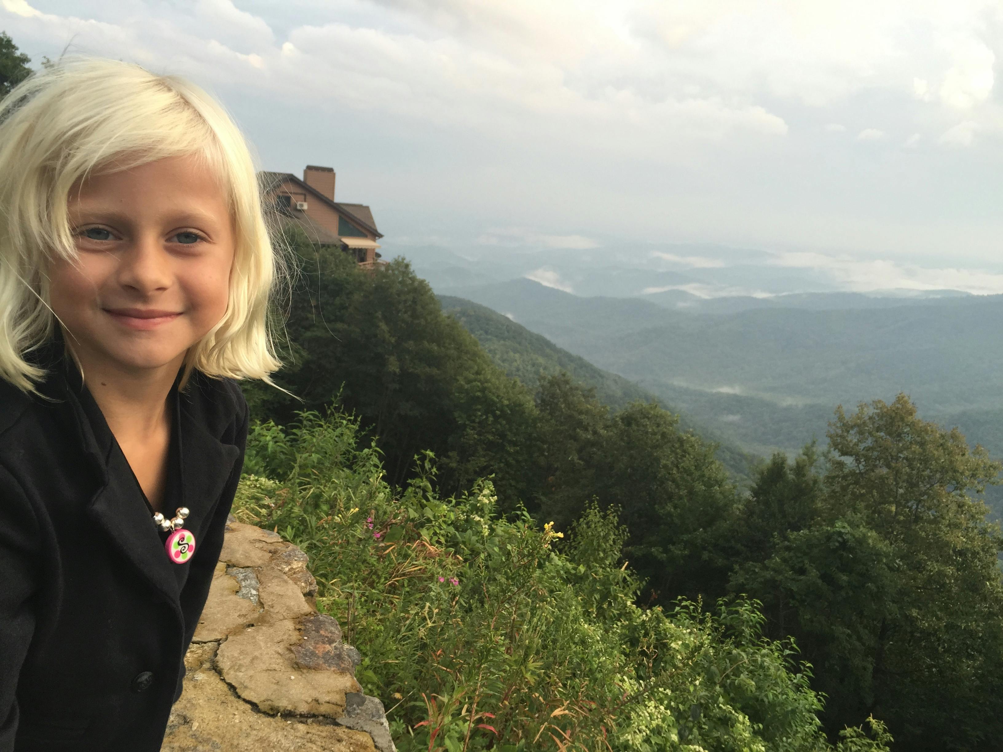 아늑하고 어두운 침실 환경