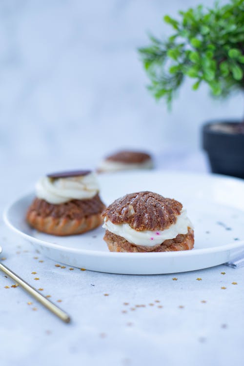 Cream Puffs with Chocolate 