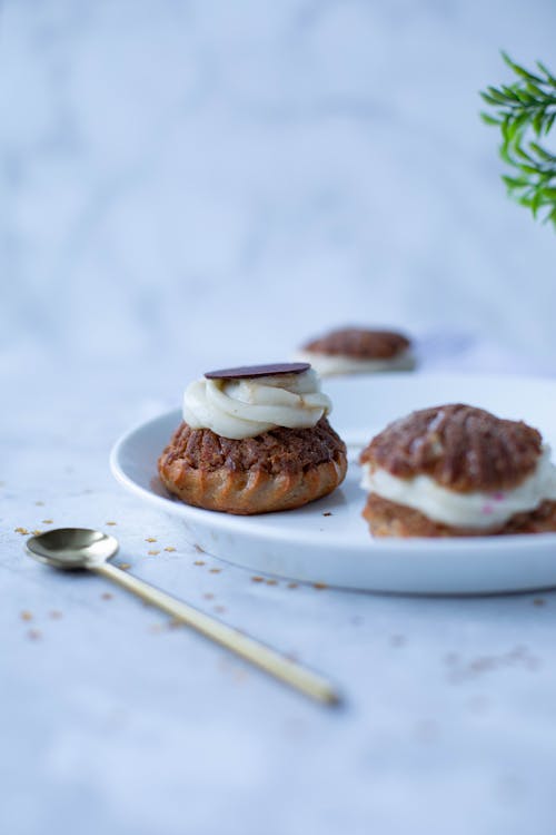 Cream Puffs with Chocolate 