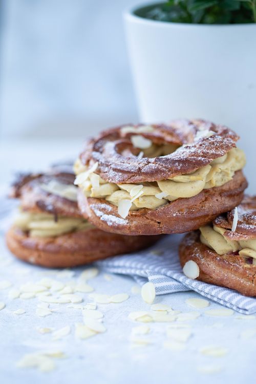 Free Close-up of a delicious Paris-Brest dessert topped with powdered sugar and almonds. Stock Photo