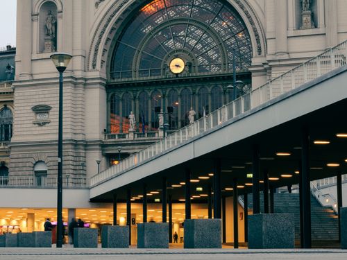 Free Grand facade of iconic train station in Budapest, showcasing neoclassical architecture. Stock Photo