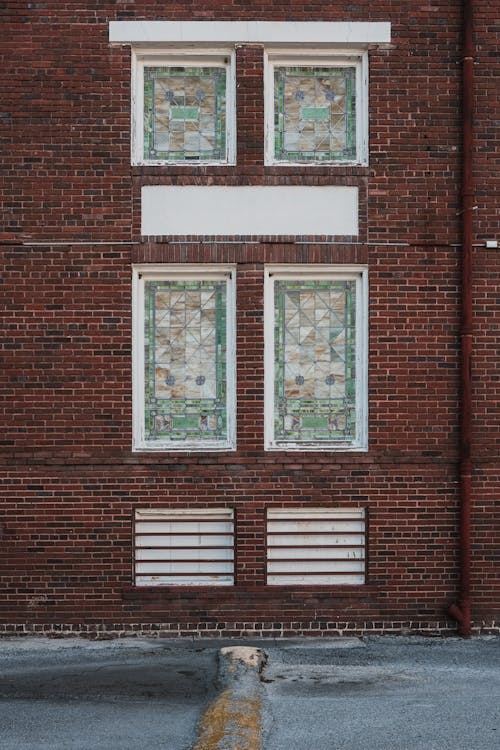 Foto profissional grátis de construção, janelas, ladrilhos