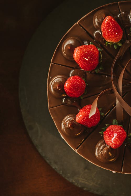 Gratis stockfoto met aardbeien, chocoladecake, fruit