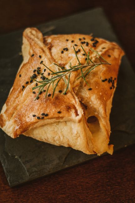 baked brie puff pastry with fig jam