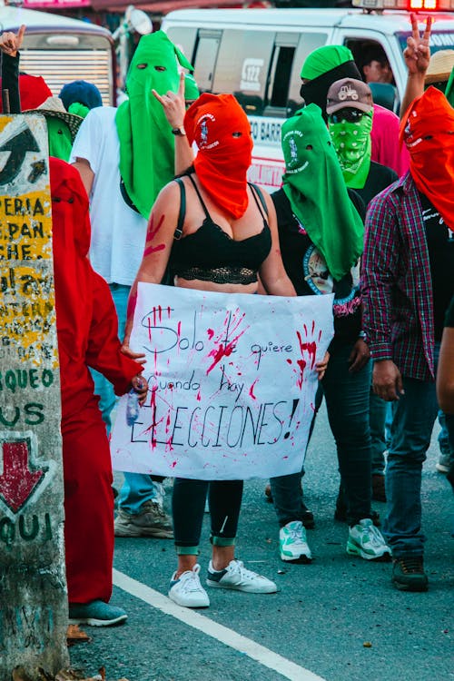 CARTEL PROTESTA DESFILE BUFO 2023