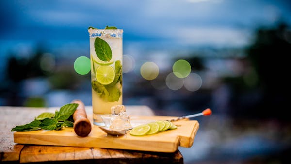 un verre de cuba libre