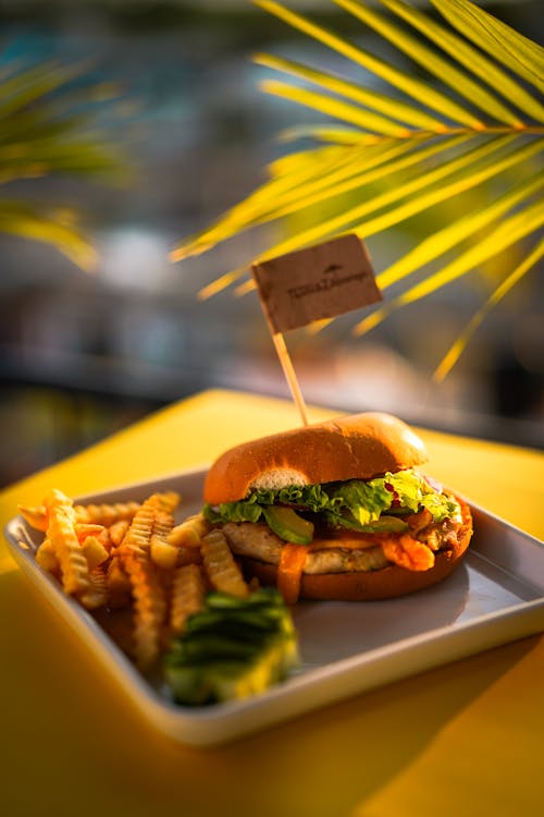 Kostenloses Stock Foto zu blutung, cocktailgetränk, essen auf dem tisch