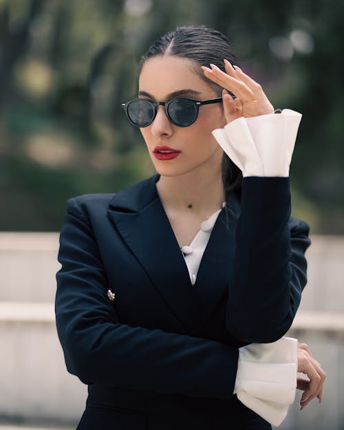 검은 양복 재킷, 립스틱, 모델의 무료 스톡 사진