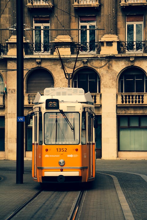 Foto d'estoc gratuïta de 23, Budapest, carrer