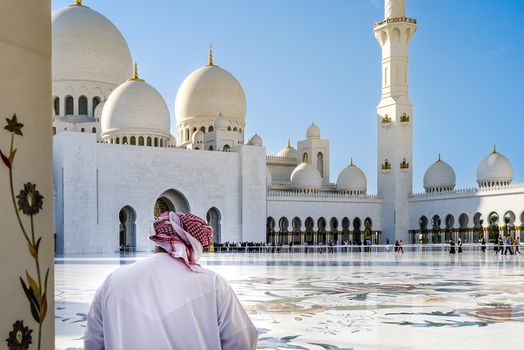 Sheikh Zayed Grand Mosque at dawn — Abu Dhabi