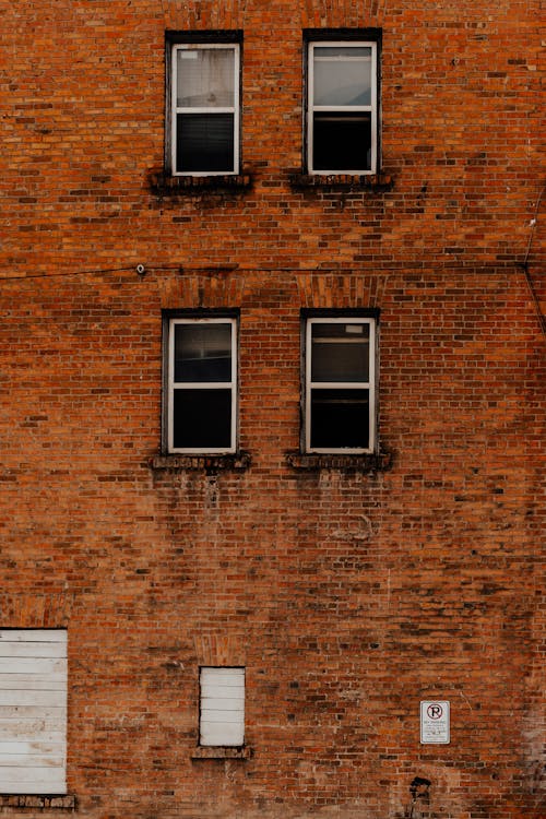 Foto d'estoc gratuïta de edifici, finestres, maons