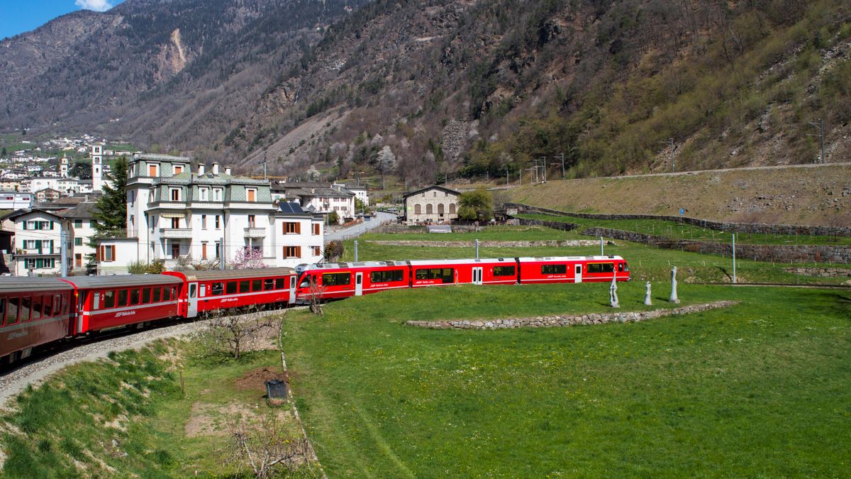 İzmir'den Direkt Aktarmasız Uçakla Bernina Express Keyfi ile İsviçre - Fransa - Liechtenstein - İtalya