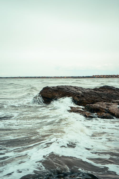 Photos gratuites de bord de mer, cailloux, éclabousser