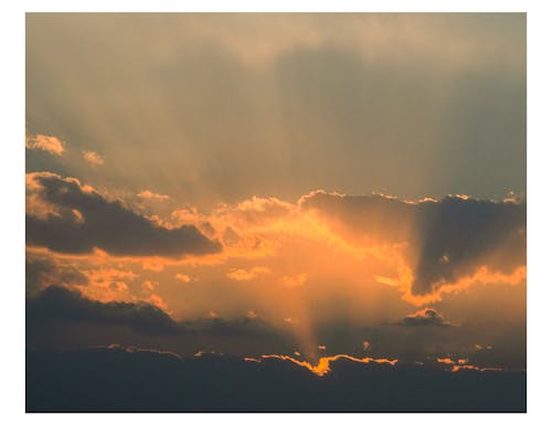 Foto profissional grátis de atardecer, céu amarelo, céu colorido