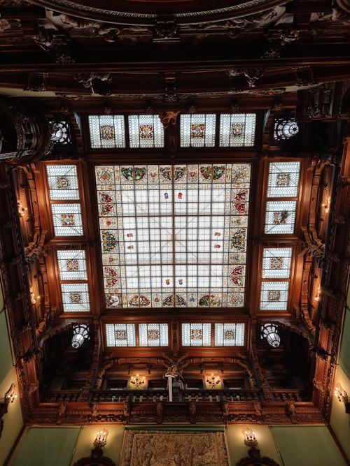 Free Detailed view of the ornate stained glass ceiling at Peles Castle, showcasing Neo-Renaissance design. Stock Photo