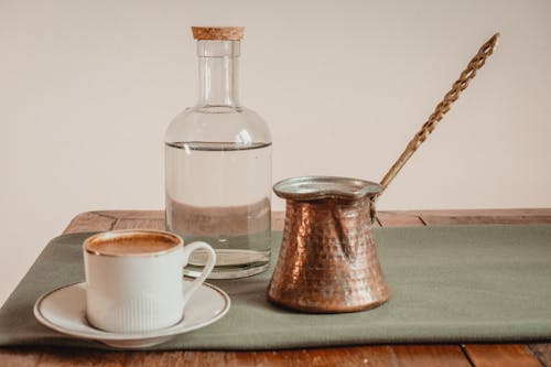 https://images.pexels.com/photos/16424977/pexels-photo-16424977/free-photo-of-turkish-kettle-bottle-of-water-and-coffee-cup.jpeg?auto=compress&cs=tinysrgb&dpr=1&w=500