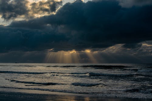 Бесплатное стоковое фото с буря, живописное небо, море