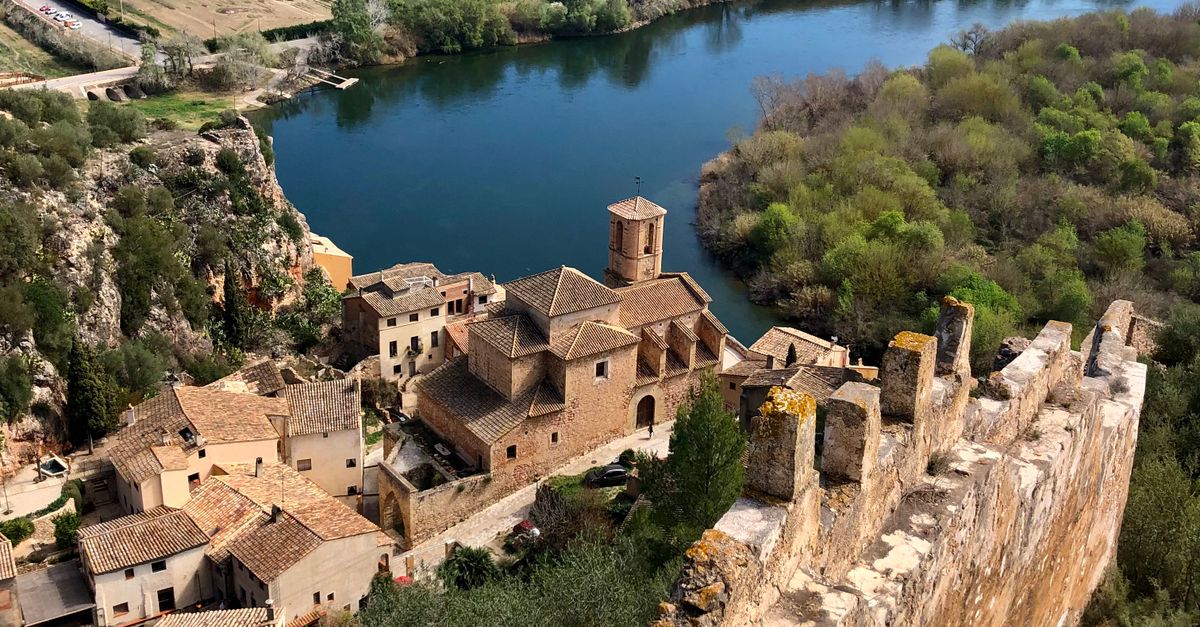 Drone Shot Of Miravet Castle Free Stock Photo drone-shot-of-miravet-castle-free-stock-photo