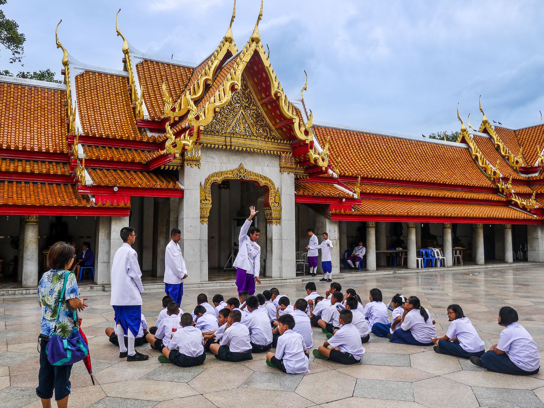 Thaïlande : un adolescent commet un double meurtre‑suicide dans un lycée de la banlieue de Bangkok