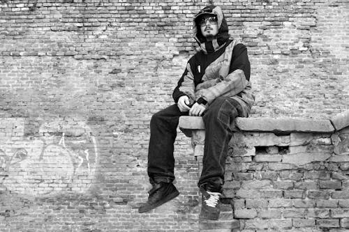 Große Holzterrasse mit Sitzbereich