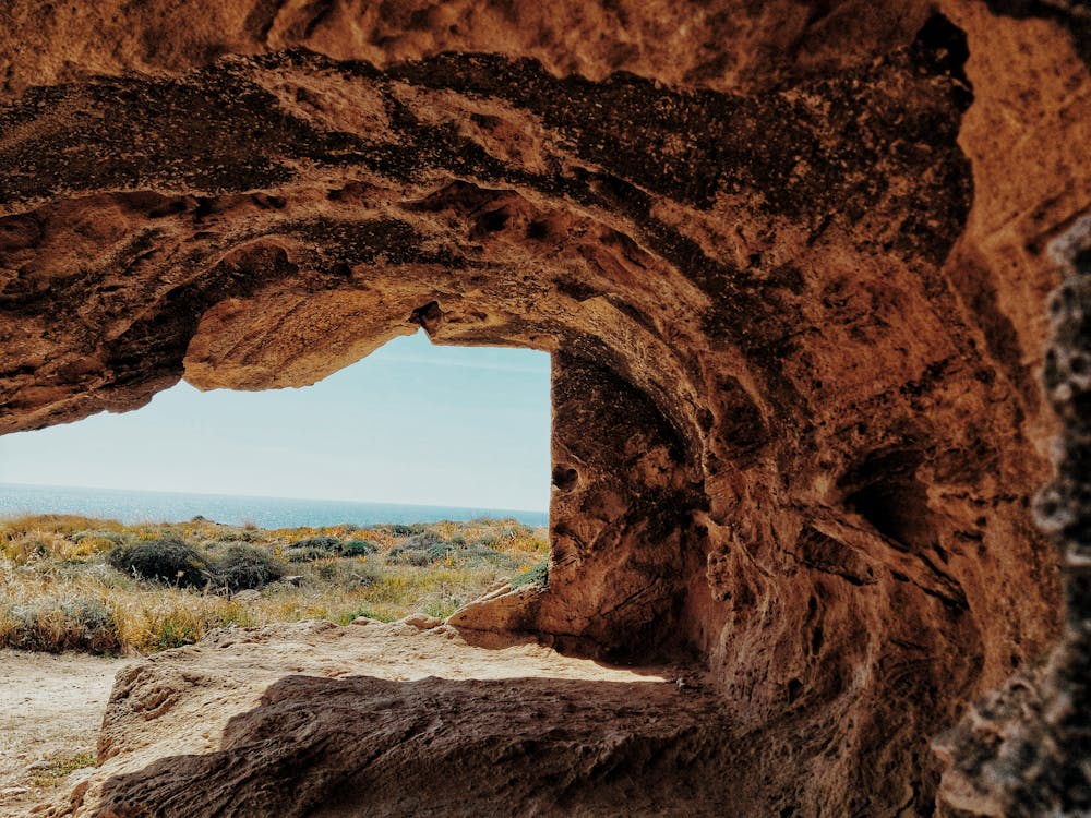 Foto profissional grátis de adega, árido, caverna