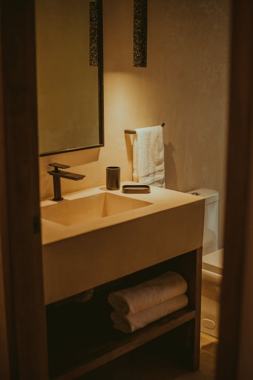 Kostenloses Stock Foto zu badezimmer, handtücher, hotel